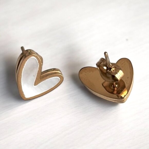 Small Heart Stud White Gold Earring - Picture 4 of 5